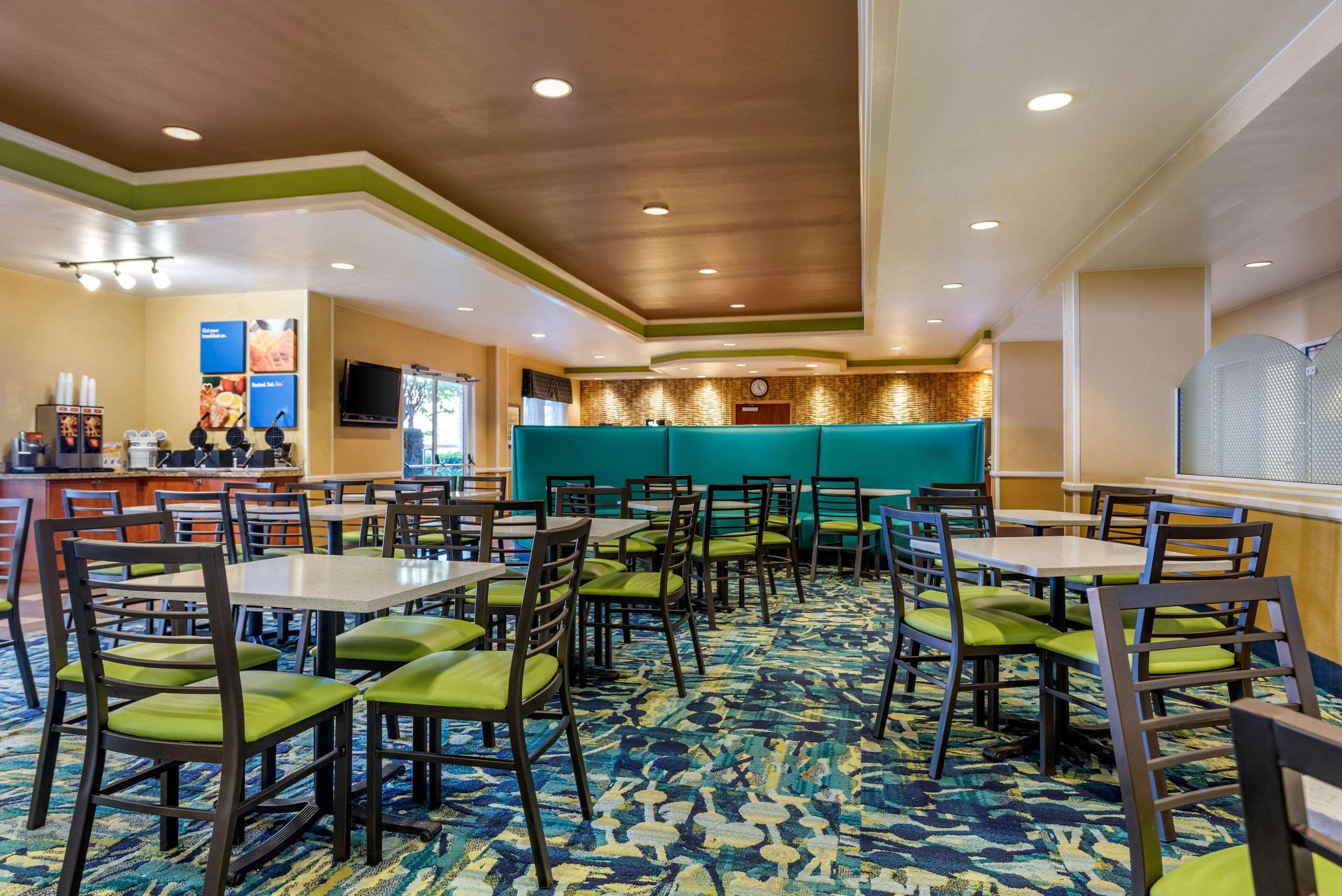 Comfort Inn & Suites Near Universal Orlando Resort-Convention Ctr Exterior foto